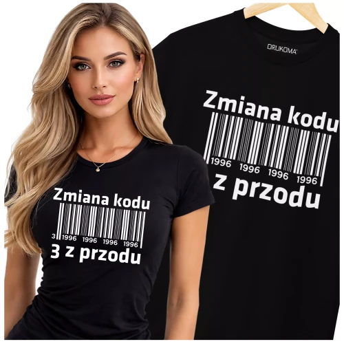 Koszulka damska dla kobiety na 30 urodziny z napisem ZMIANA KODU 3 Z PRZODU 1996 (3).webp