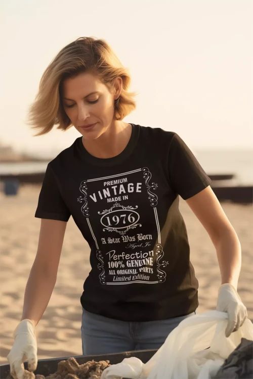 Koszulka damska dla kobiety na 50 pięćdziesiąte urodziny z nadrukiem PREMIUM VINTAGE MADE IN 1976 A STAR WAS BORN AGED .webp