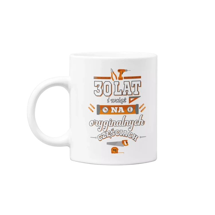 Koszulka z kubkiem na urodziny na 30 TRZYDZIESTKĘ z napisem 30 LAT i wciąż na oryginalnych częściach (2).webp