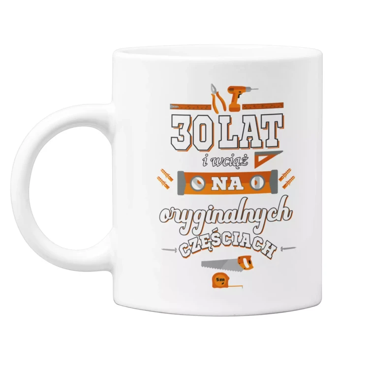 Koszulka z kubkiem na urodziny na 30 TRZYDZIESTKĘ z napisem 30 LAT i wciąż na oryginalnych częściach (3).webp