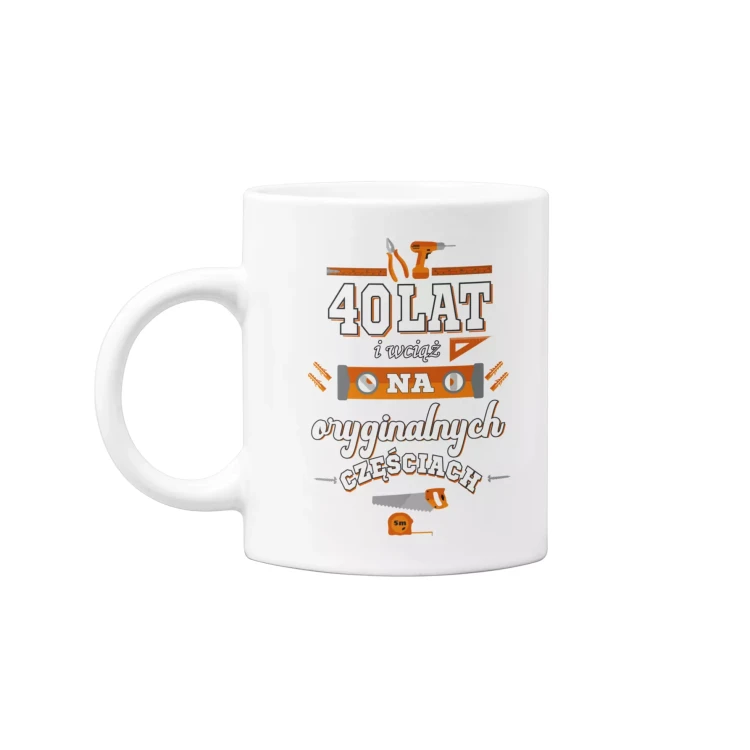 Koszulka z kubkiem na urodziny na 40 CZERDZISTKĘ z napisem 40 LAT i wciąż na oryginalnych częściach (8).webp