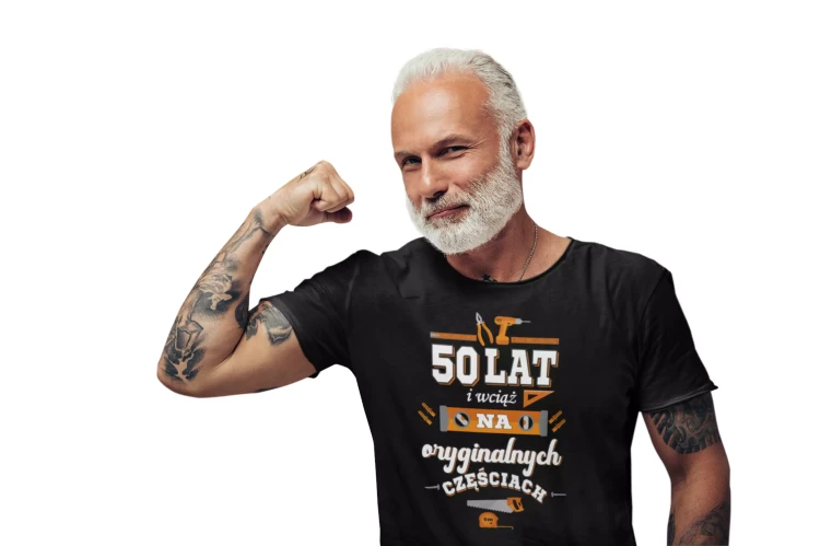 Koszulka z kubkiem na urodziny na 50 PIĘĆDZIESIĄTKĘ z napisem 50 LAT i wciąż na oryginalnych częściach (10).webp