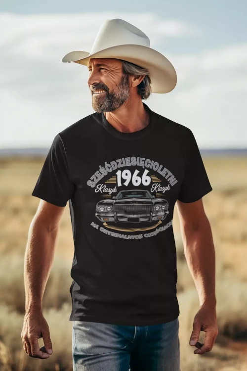 Koszulka na 60 lat urodziny sześćdziesiąte urodziny z napisem SZEŚĆDZIESIĘCIOLETNI KLASYK 1966 NA ORYGINALNYCH CZĘŚCIACH  (1).webp
