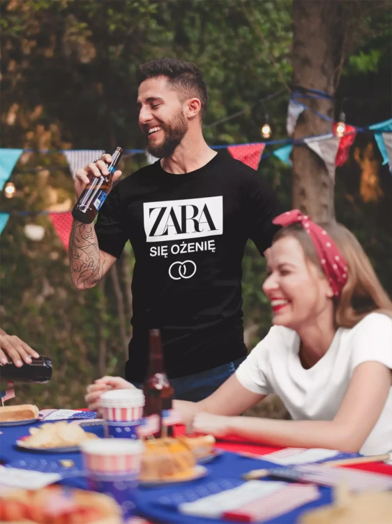 Koszulka na wieczór kawalerski modny prezent dla przyszłej Pary Młodej z napisem ZARA SIĘ OŻENIĘ (4).webp
