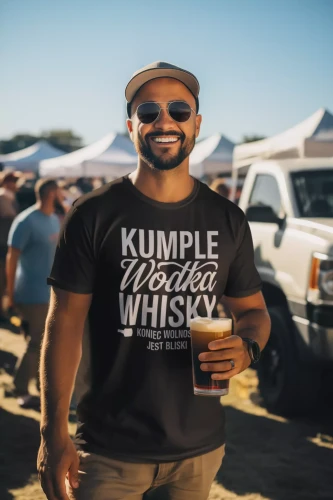 Koszulka na wieczór kawalerski modny prezent dla przyszłej Pary Młodej z napisem KUMPLE WÓDKA WHISKY KONIEC WOLNOŚCI JEST BLISKI (2).webp