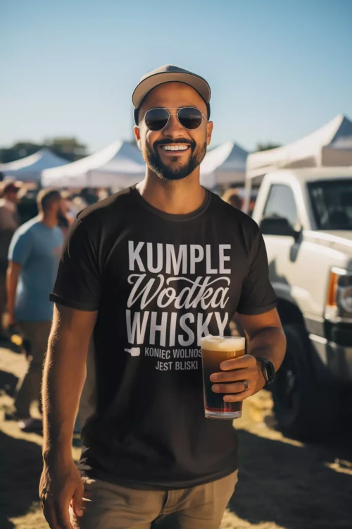 Koszulka na wieczór kawalerski modny prezent dla przyszłej Pary Młodej z napisem KUMPLE WÓDKA WHISKY KONIEC WOLNOŚCI JEST BLISKI (2).webp