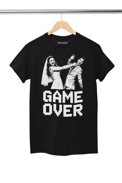 Koszulka na wieczór kawalerski modny prezent dla przyszłej Pary Młodej z napisem GAME OVER (5).webp