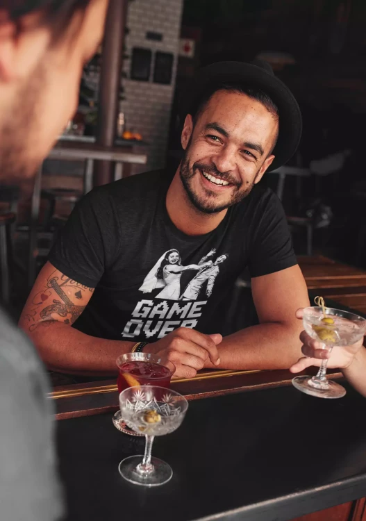 Koszulka na wieczór kawalerski modny prezent dla przyszłej Pary Młodej z napisem GAME OVER (3).webp