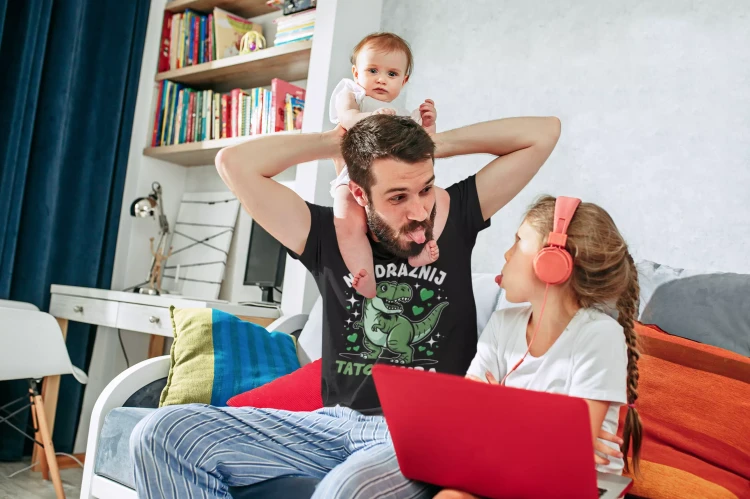 KOSZULKA dla Taty na Dzień Ojca z napisem NIE DRAŻNIJ TATOZAURA (4).webp