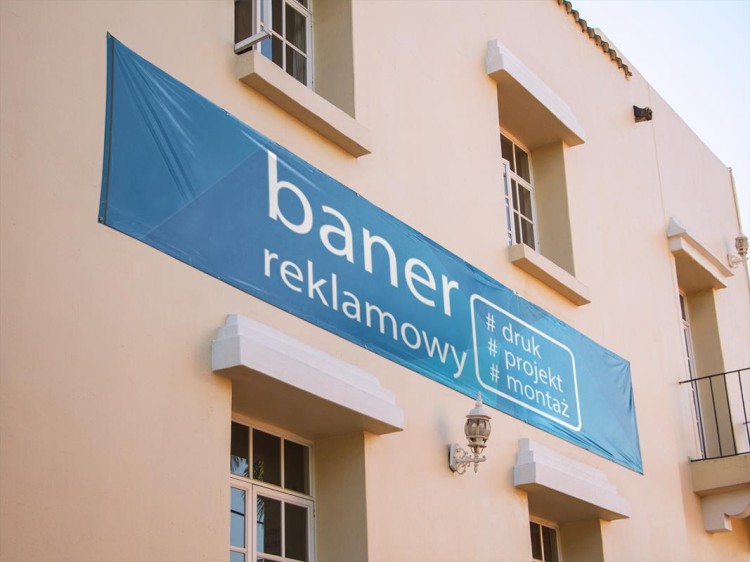 baner reklamowy na budynku.jpg