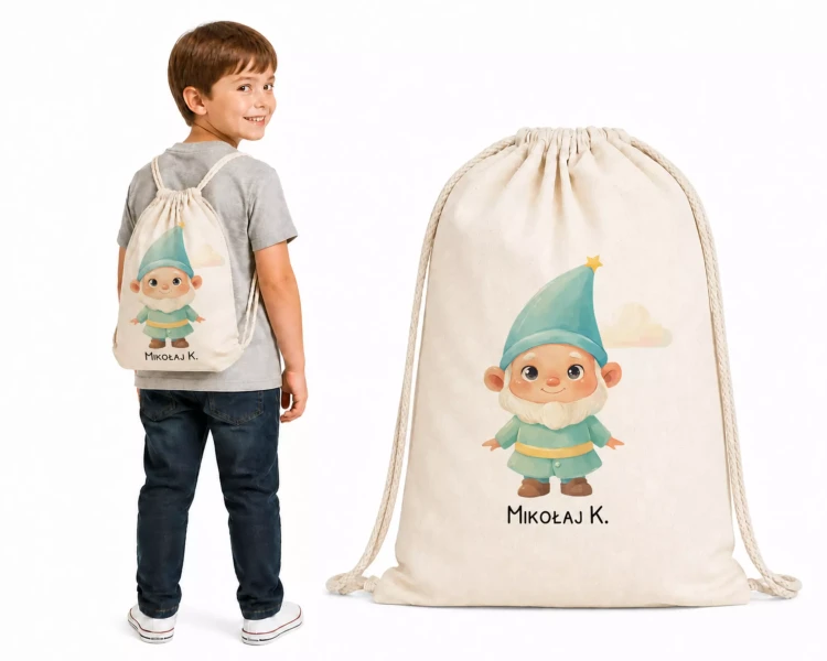 WORKOPLECAK Z IMIENIEM DZIECKA I UROCZYM NADRUKIEM KRASNOLUDKA DO ŻŁOBKA SZKOŁY PRZEDSZKOLA  (3).webp
