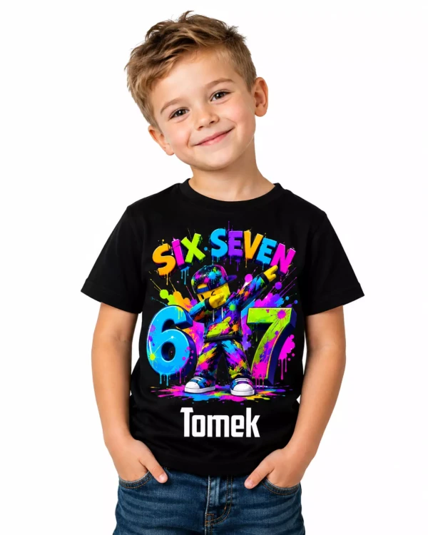Koszulka dziecięca 67 z własnym imieniem kolor CZARNY (2).webp