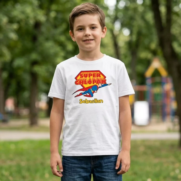 Koszulka dziecięca Z NAPISEM SUPER CHŁOPAK I WŁASNYM IMIENIEM kolor biały (7).webp