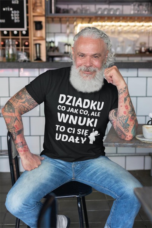 KOSZULKA DLA DZIADKA NA PREZENT Z NAPISEM Dziadku co jak co, ale wnuki to ci się udały 3 (Copy).jpg