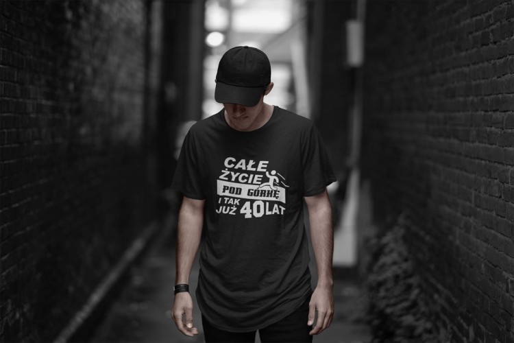 Koszulka na urodziny na 40 czterdziestkę z nadrukiem Całe życie pod górkę i tak już 40 lat7.jpg