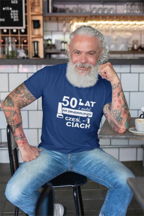 Koszulka na urodziny na 50 pięćdziesiątkę z nadrukiem 50 lat i nadal na oryginalnych częściach 1.jpg