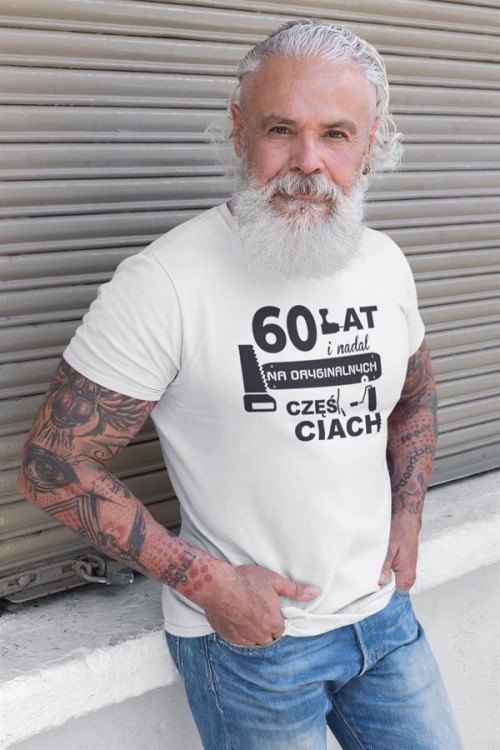 Koszulka na urodziny 60 sześćdziesiątkę z nadrukiem 60 lat i nadal na oryginalnych częściach 2.jpg