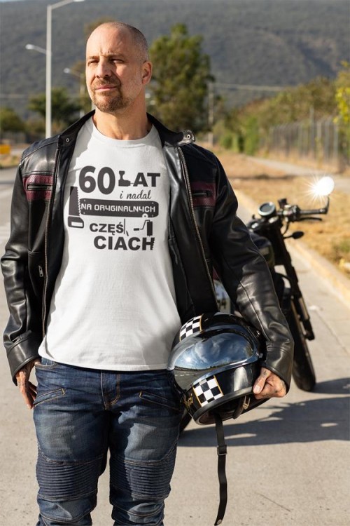 Koszulka na urodziny 60 sześćdziesiątkę z nadrukiem 60 lat i nadal na oryginalnych częściach 4.jpg
