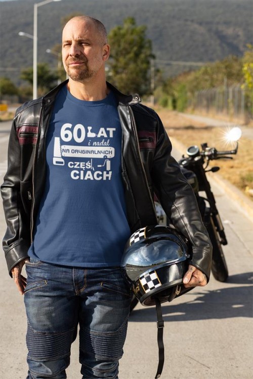 Koszulka na urodziny na 60 sześćdziesiątkę z nadrukiem 60 lat i nadal na oryginalnych częściach6.jpg