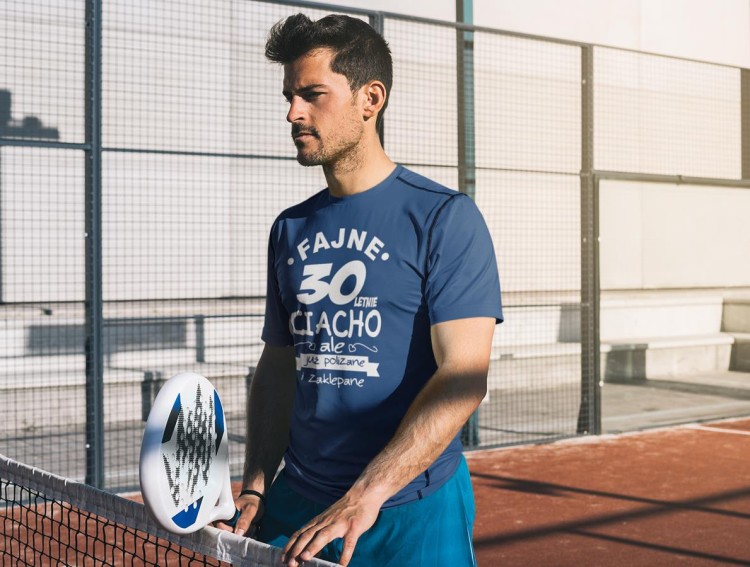 Koszulka na urodziny na 30 trzydziestkę z nadrukiem Fajne 30 letnie ciacho ale już polizane i zaklepane8.jpg