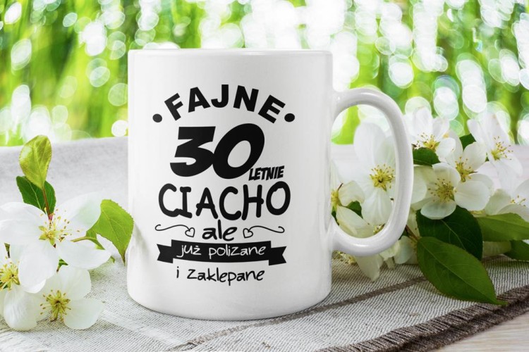 Kubek na 30 urodziny z napisem Fajne 30letnie ciacho ale już polizane i zaklepane