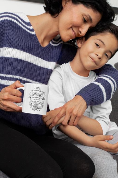 Koszulka dla mamy wraz z kubkiem z nadrukiem Najważniejsze osoby w moim życiu zwracają się do mnie MAMO