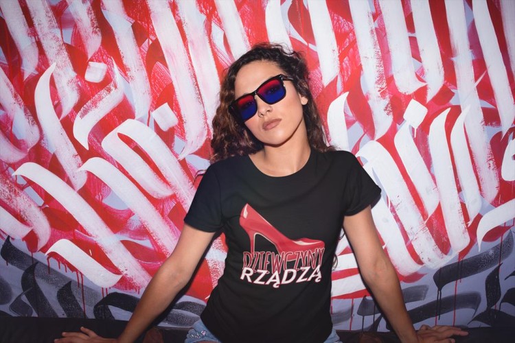 KOSZULKA DLA PRZYJACIÓŁKI NA PREZENT ŚWIĄTECZNY DZIEWCZYNY RZĄDZĄ 3.jpg