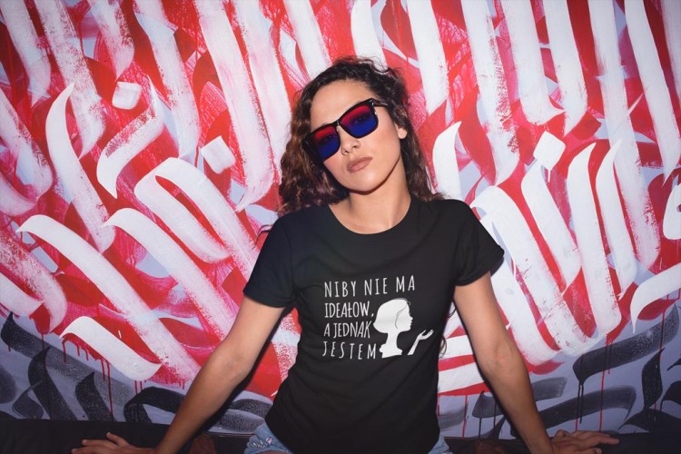 KOSZULKA DLA DZIEWCZYNY NA PREZENT ŚWIĄTECZNY NIBY NIE MA IDEAŁÓW A JEDNAK JESTEM 6.jpg