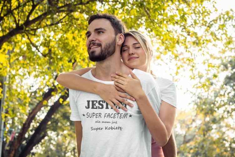 KOSZULKA NA WALENTYNKI PREZENT DLA CHŁOPAKA JESTEM SUPER FACETEM ALE MAM JUŻ SUPER KOBIETĘ 2 (Copy).jpg