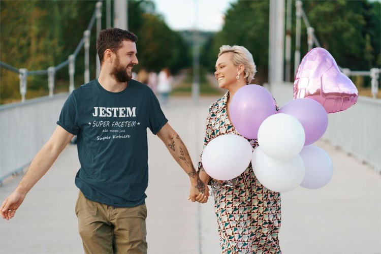 KOSZULKA DLA CHŁOPAKA NA WALENTYNKI PREZENT JESTEM SUPER FACETEM ALE MAM JUŻ SUPER KOBIETĘ 8 (Copy).jpg