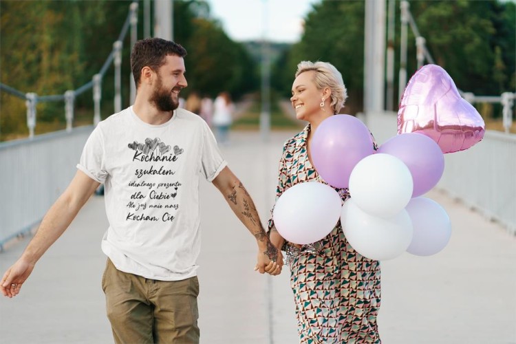 KOSZULKA NA WALENTYNKI PREZENT DLA CHŁOPAKA KOCHANIE SZUKAŁEM IDEALNEGO PREZENTU DLA CIEBIE, ALE JUŻ MASZ MNIE