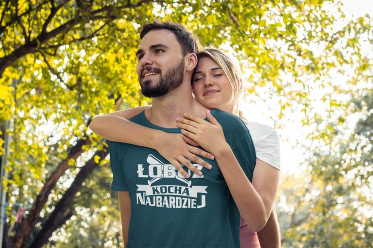 KOSZULKA NA WALENTYNKI PREZENT DLA CHŁOPAKA ŁOBUZ KOCHA NAJBARDZIEJ