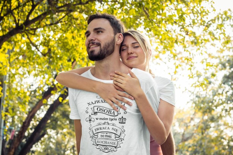 KOSZULKA NA WALENTYNKI PREZENT DLA CHŁOPAKA NAJWAŻNIEJSZA OSOBAW MOIM ŻYCIU ZWRACA SIĘ DO MNIE KOCHANIE