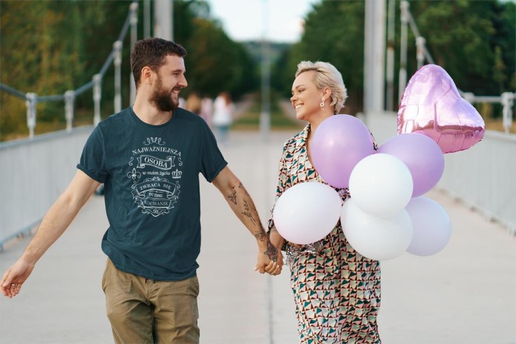 KOSZULKA NA WALENTYNKI PREZENT DLA CHŁOPAKA NAJWAŻNIEJSZA OSOBAW MOIM ŻYCIU ZWRACA SIĘ DO MNIE KOCHANIE