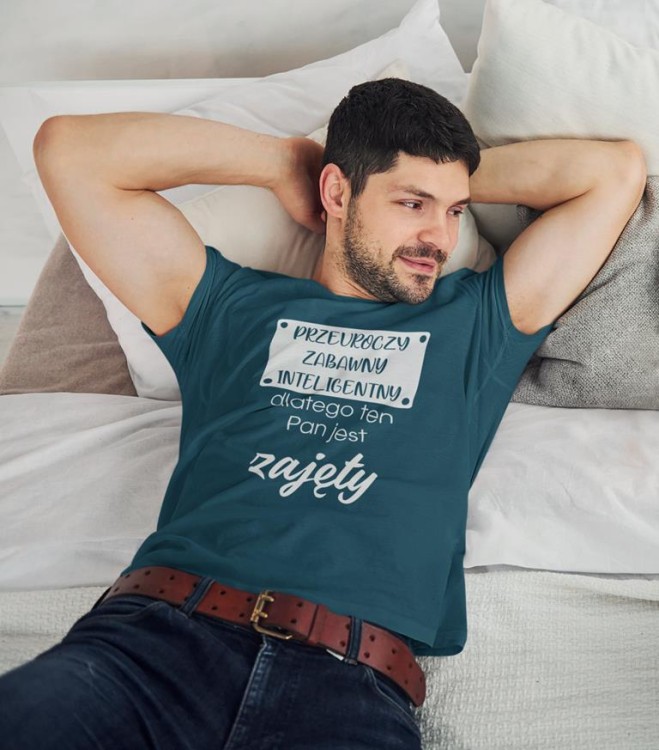 KOSZULKA NA WALENTYNKI PREZENT DLA CHŁOPAKA PRZEUROCZY ZABAWNY INTELIGENTNY, DLATEGO TEN PAN JEST JUŻ ZAJĘTY