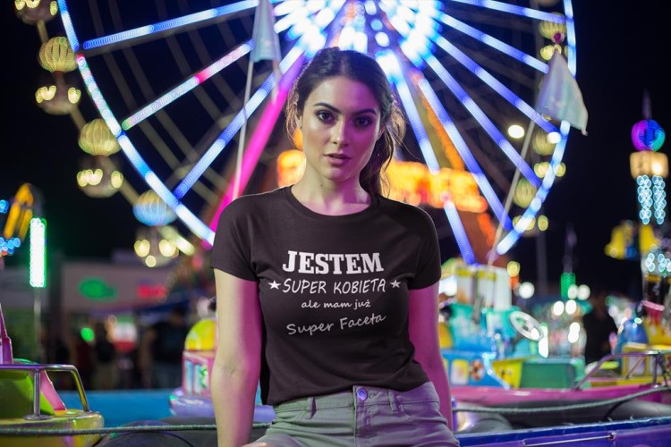 KOSZULKA DLA  KOBIETY NA WALENTYNKI JESTEM SUPER KOBIETĄ ALE MAM JUŻ SUPER FACETA