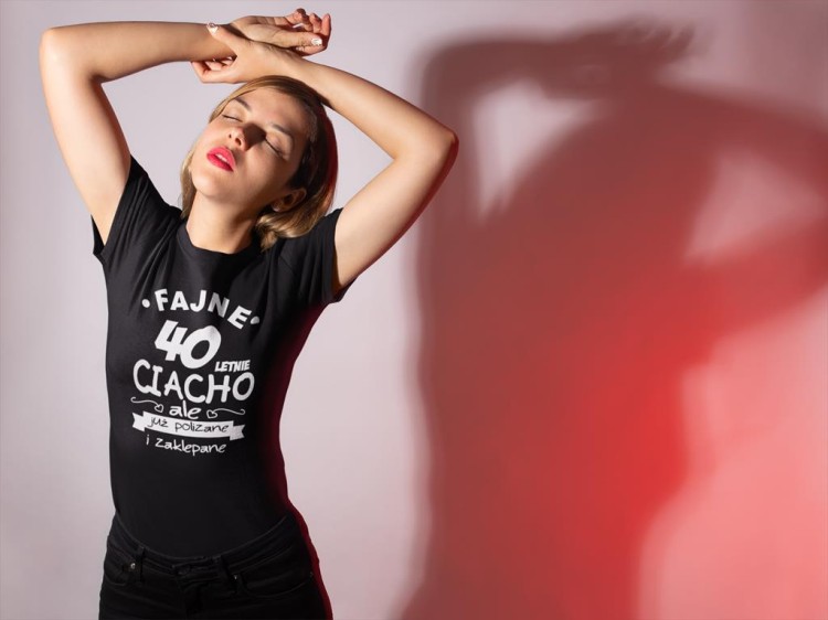 KOSZULKA NA 40 URODZINY FAJNE 40 LETNIE CIACHO ALE JUZ POLIZANE I ZAKLEPANE