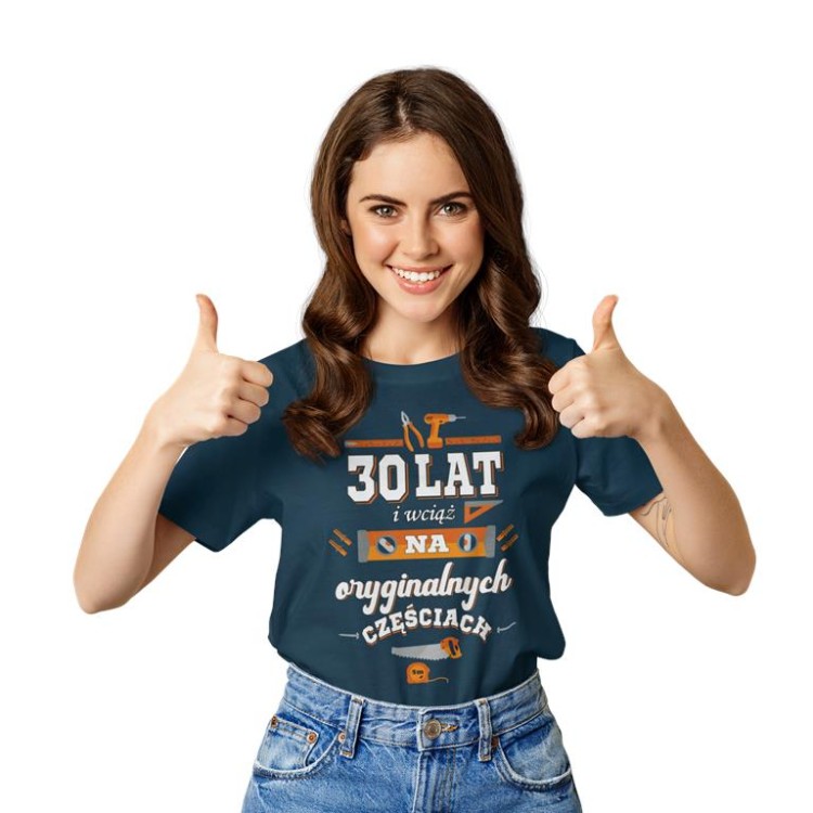 KOSZULKA DLA KOBIETY NA 30 URODZINY 30 LAT I WCIĄŻ NA ORYGINALNYCH CZĘŚCIACH  (3).jpg