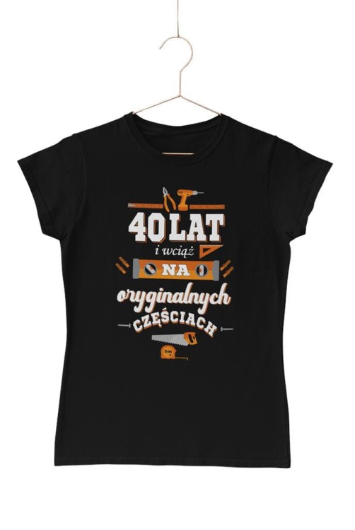 KOSZULKA DLA KOBIETY NA 40 URODZINY 40 LAT I WCIĄŻ NA ORYGINALNYCH CZĘŚCIACH (5).jpg