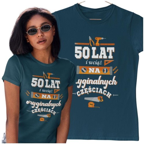 KOSZULKA DLA KOBIETY NA 50 URODZINY 50 LAT I WCIĄŻ NA ORYGINALNYCH CZĘŚCIACH   (3).jpg