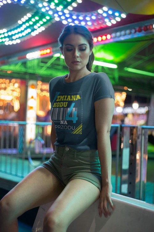 KOSZULKA DLA KOBIETY NA 40 URODZINY ZMIANA KODU NA 4 Z PRZODU DTF  (2).jpg