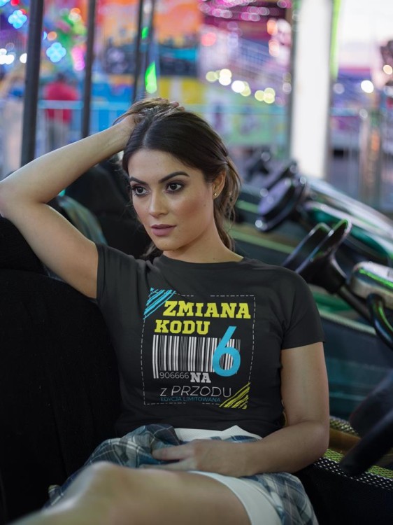 KOSZULKA DLA KOBIETY NA 60 URODZINY ZMIANA KODU NA 6 Z PRZODU DTF (4).jpg