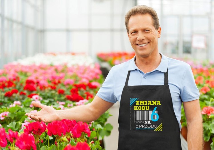 Fartuch na 60 urodziny prezent urodzinowy Zmiana kodu na 6 z przodu DTF (2).jpg