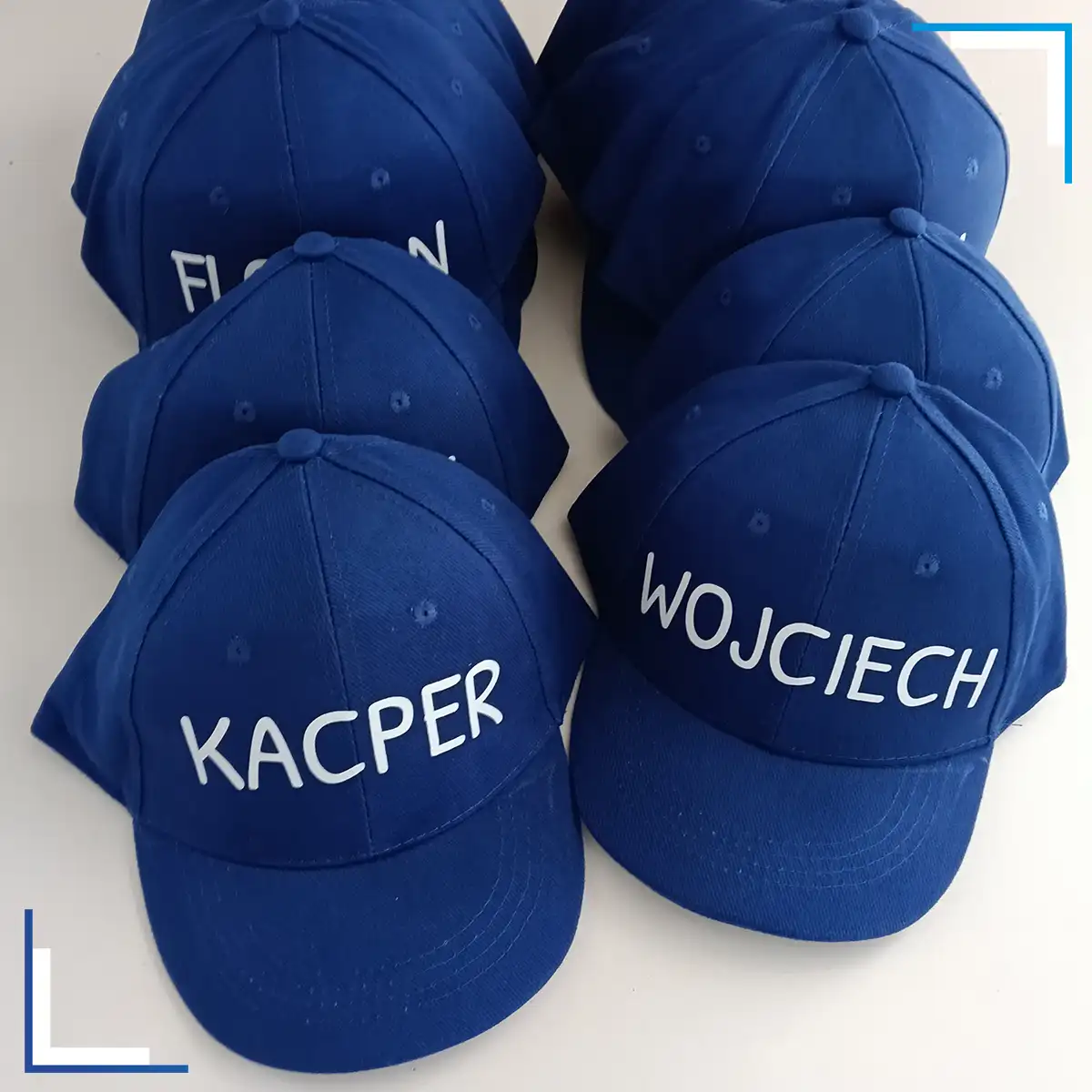 Czapki dziecięce dla przedszkolaków z imieniem